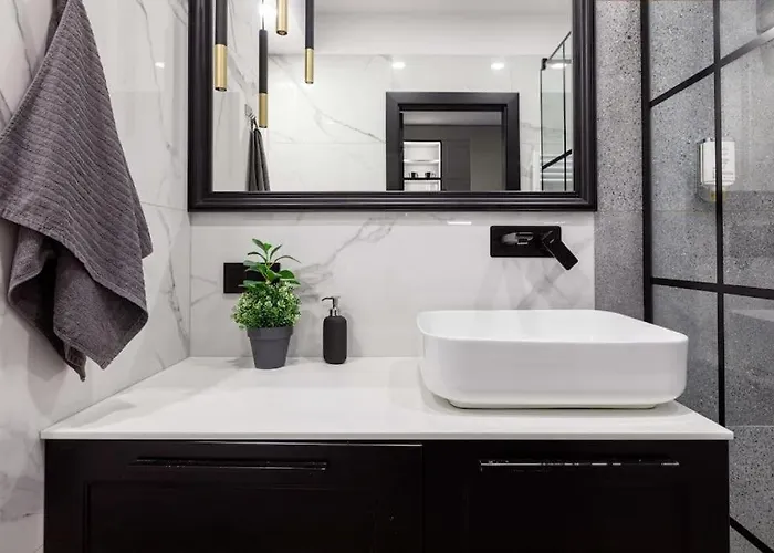 Close-golden - Great Location - Cozy And Bright&janapawla19 Apartment