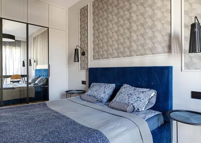 Apartment Close-golden - Great Location - Cozy And Bright&janapawla19