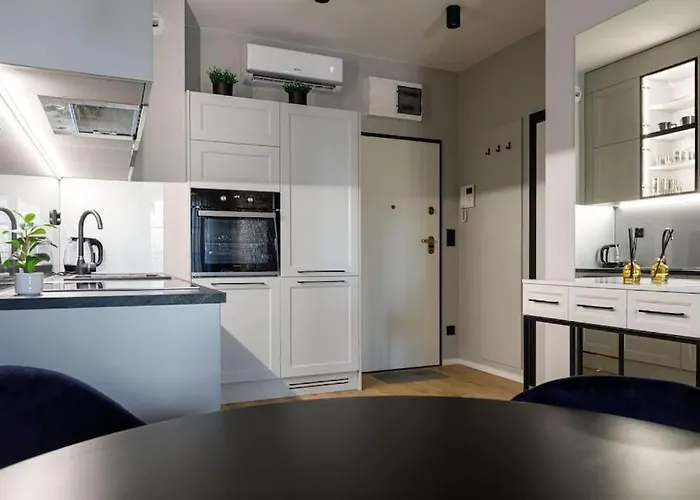 Apartment Close-golden - Great Location - Cozy And Bright&janapawla19 Wroclaw