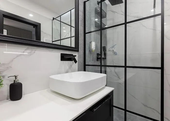 Close-golden - Great Location - Cozy And Bright&janapawla19 Apartment *