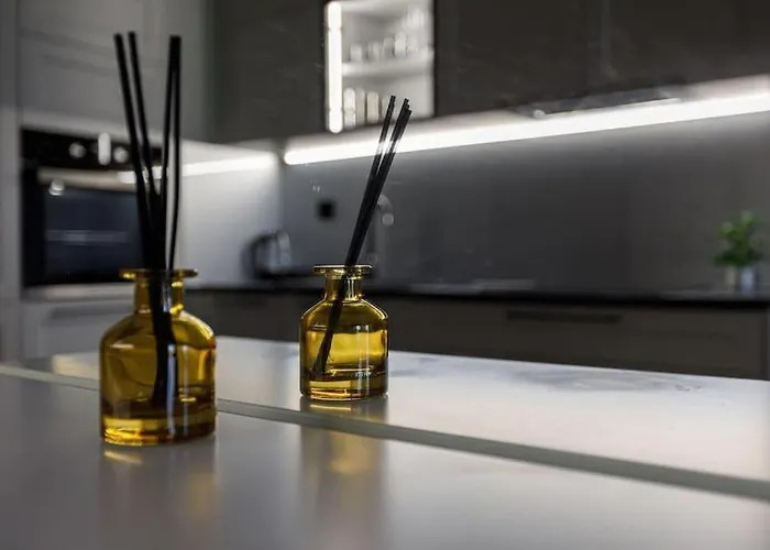 Close-golden - Great Location - Cozy And Bright&janapawla19 Apartment